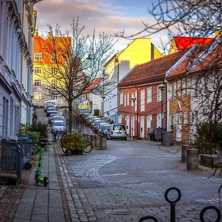 Cosy, Modern Townhouse In Sentrum